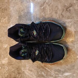 NIKE KYRIE 5 UFO MENS SNEAKERS